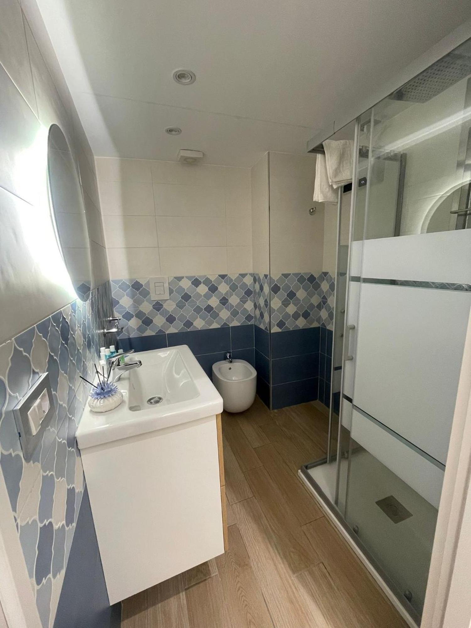 Civico 14 Chiaia Apartment Naples Luaran gambar